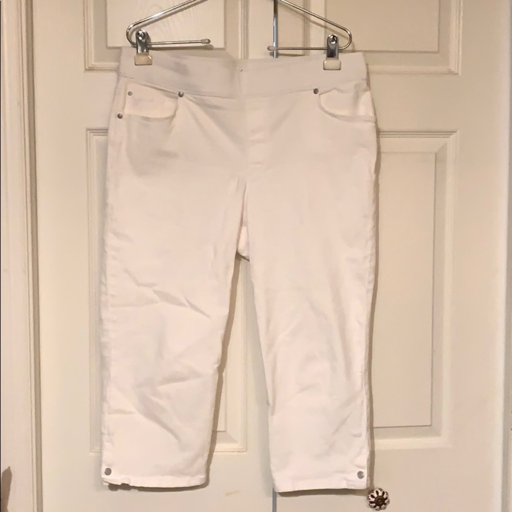 White jeans capris